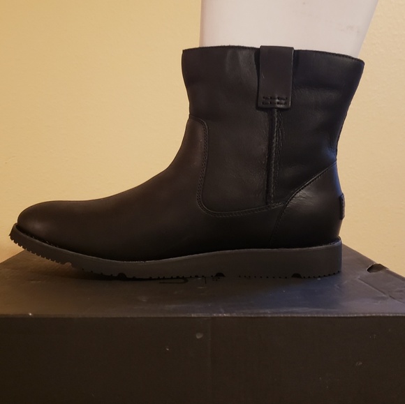 UGG Other - Men's Ugg boot size 9